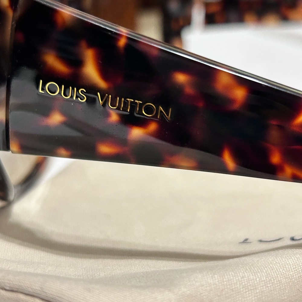 Louis Vuitton Black and Gold Sunglasses - Picture 7 of 11